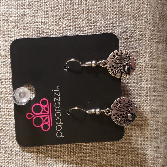 Paparazzi Earrings Silver
